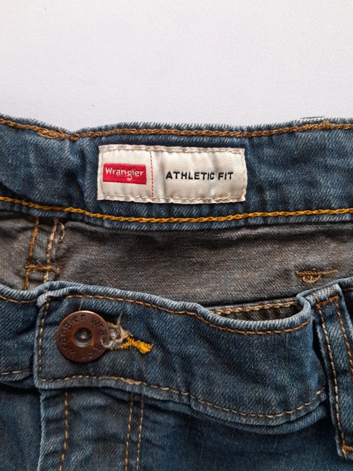 Très beau jean effet vieilli Wrangler athletic fit 38×32 - photo numéro 4