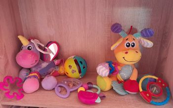 Lot jouets bébé