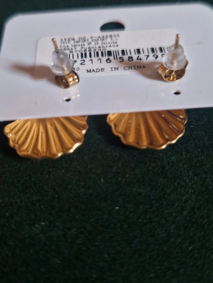Boucles d'oreilles neuves coquillages - photo numéro 2