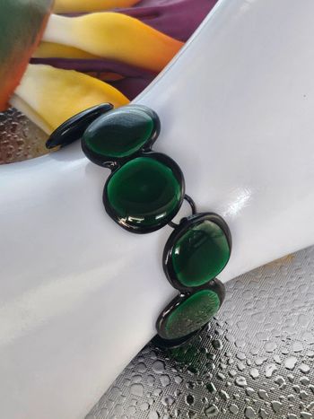 Bracelet réglable avec ses pastilles vertes, ikita en acier inoxydable