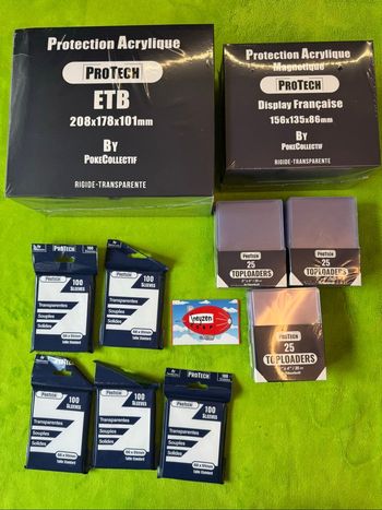 Lot de Protections Pokémon Comprend: 1x Acrylique ETB 1x Acrylique Display 75 Toploader et 500 Sleeves