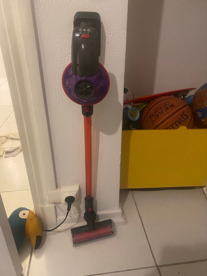 Aspirateur balai enfants