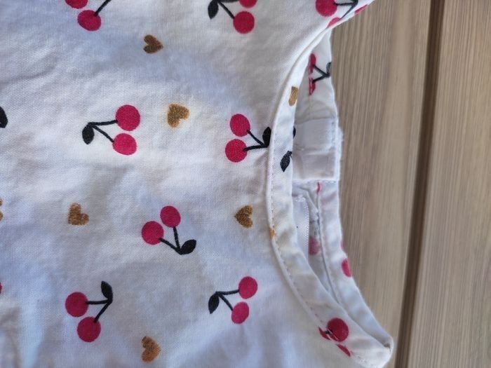 Robe motif cerises T3 mois - photo numéro 4
