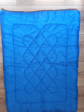 Petite couette légère bleu pour nacelle ou couffin