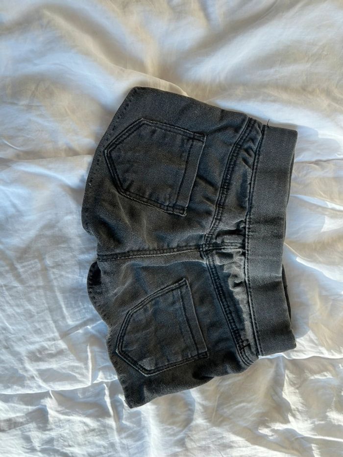 Short court in extenso 3 ans - photo numéro 4