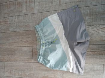 Short de bain gris, bleu et blanc
