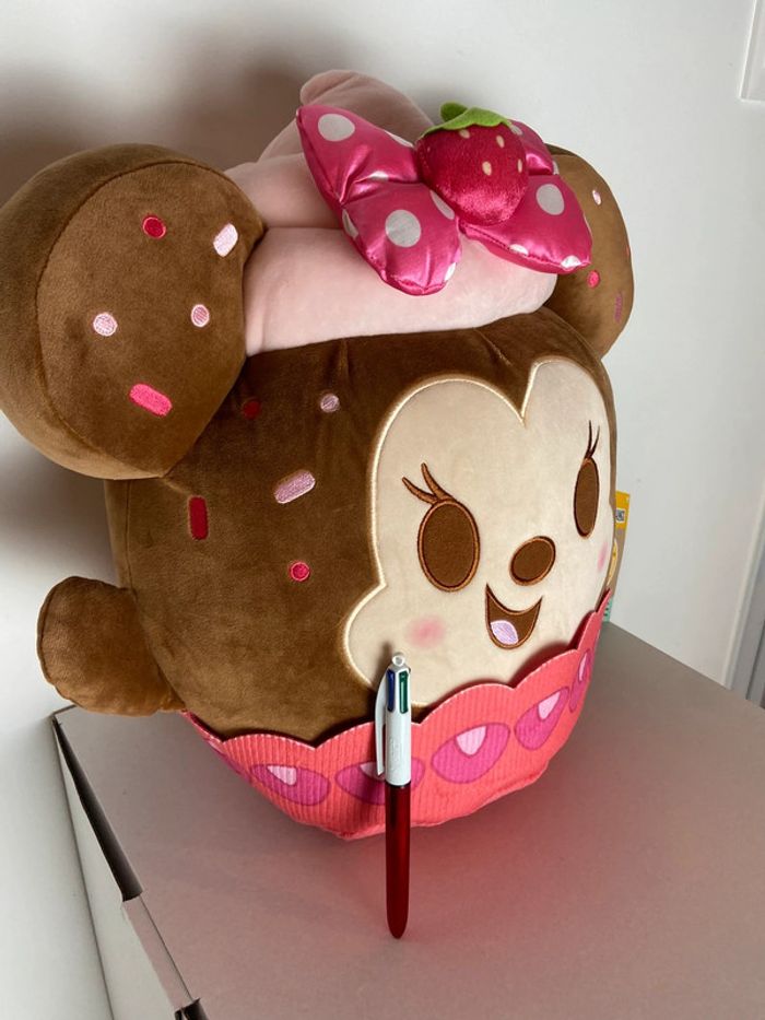 Peluche Minnie Mouse Cupcake aux fraises Disney Munchlings Peluche moyenne parfumée - Friandises - photo numéro 4