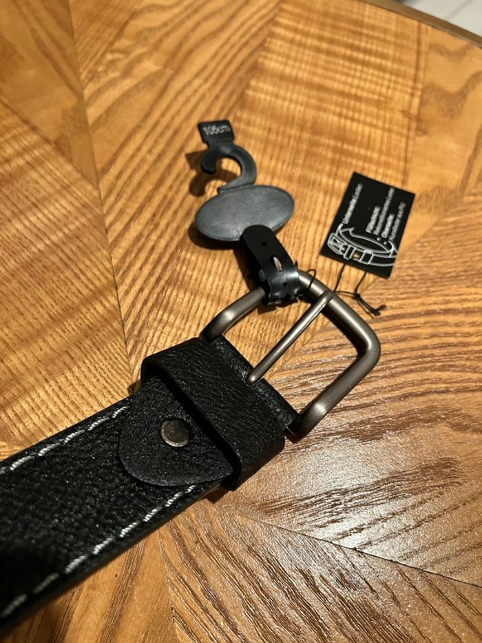 Ceinture cuir noir neuve jamais servi avec étiquette 105cm - photo numéro 2