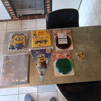 Lot décoration anniversaire thème les minions