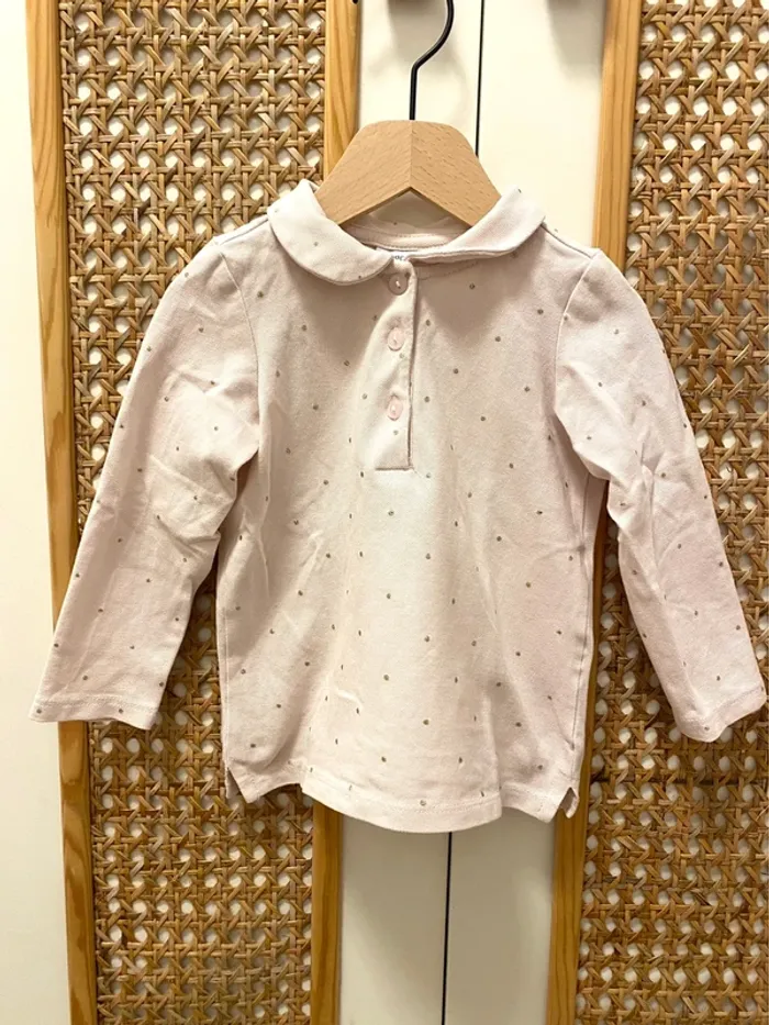 Polo rose clair à pois dorés