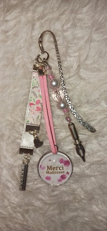 Cadeau maîtresse, bijoux de sac ou marque page "merci maîtresse "