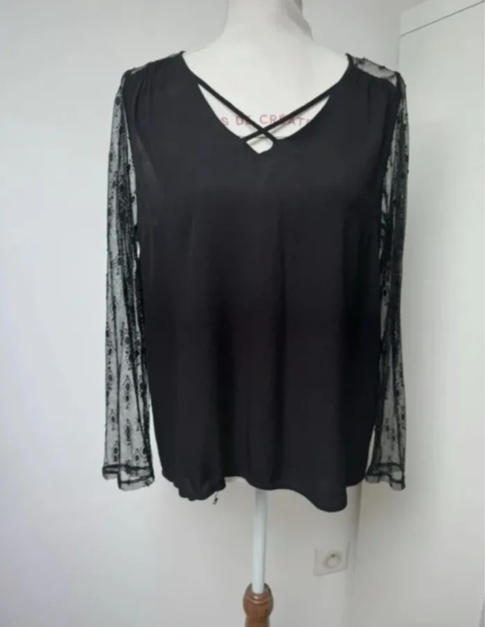 Blouse noire dentelle Naf Naf taille 38 ou M