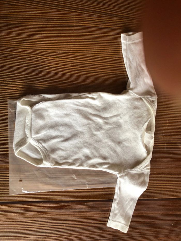 Lot deux bodies - photo numéro 2