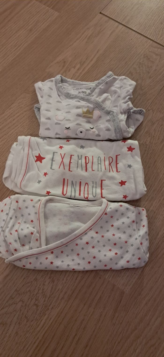 Lot bodies manches longues naissance