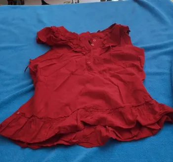 Superbe haut rouge taille 1 areline