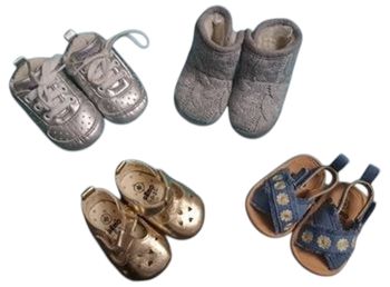 Lot de 4 paires de chaussures fille 0-3 mois TBE