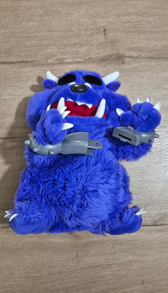 Peluche My Pet Monster avec menottes - photo numéro 3