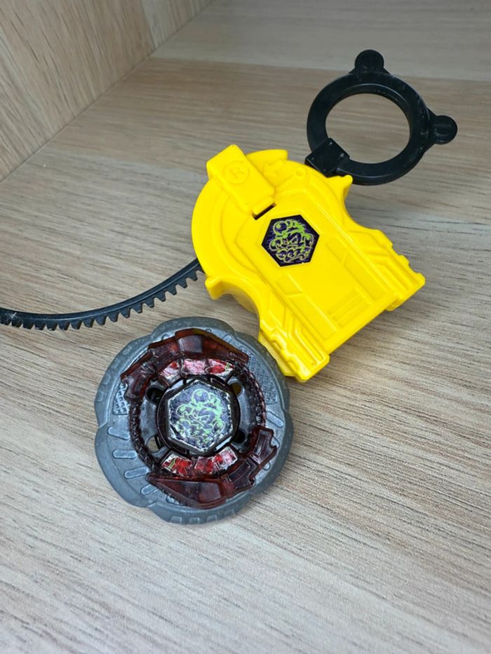 Toupie beyblade métal fusion Rock scorpio