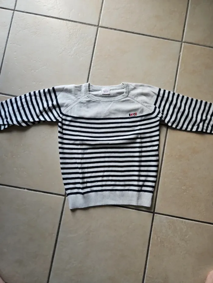 Lot de 3 pulls taille 8 ans - photo numéro 4