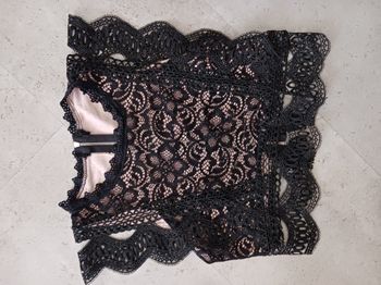 top noir et creme et dentelles Neuf