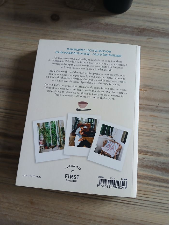 Grand livre Le livre du Wabi-sabi - Julie Pointer Adams.

Wabi-sabi : l’art de la perfection imparfaite !
Vous trouverez dans ce livre plein d’idées, des recettes originales, des conseils pour créer un cadre intime, des visites dans des demeures du monde  - photo numéro 7