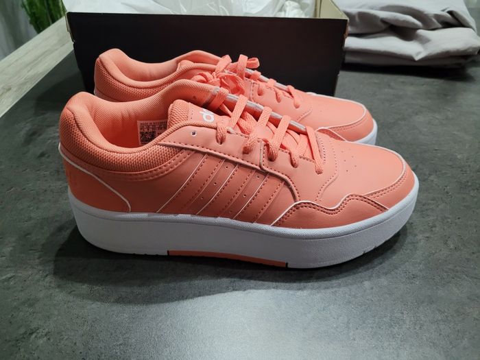 Basket adidas taille 39