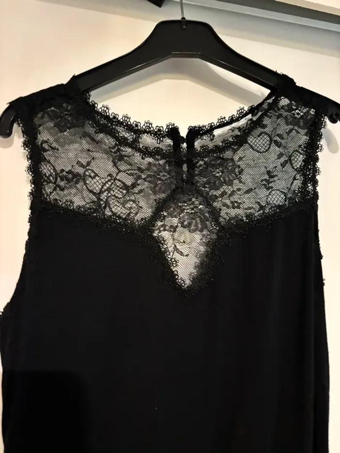 Haut noir chic dentelle La City – Taille 38 - photo numéro 2