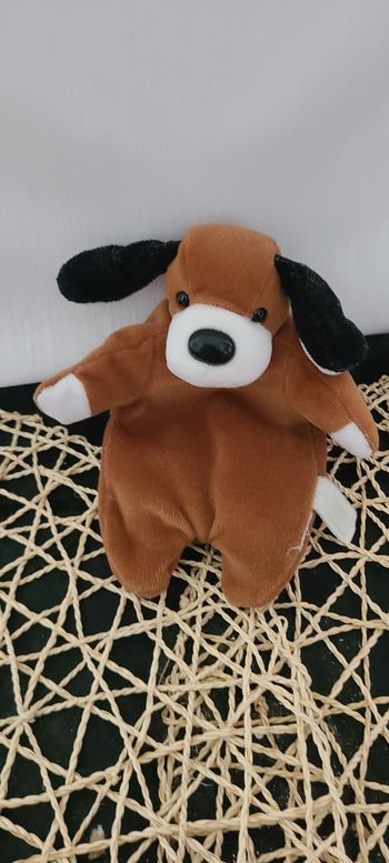 Peluche chien marron, blanc