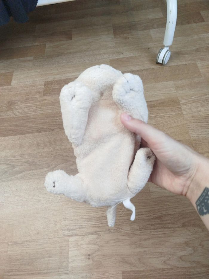 Peluche chiot avec nœud papillon dos - photo numéro 6