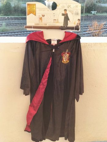 Déguisement Harry Potter 7/8 ans cape luxe Gryffondor avec baguette