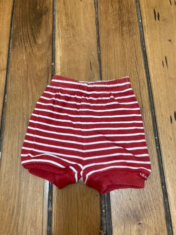Short rayé rouge et blanc H&M -50 cm/0-1 mois