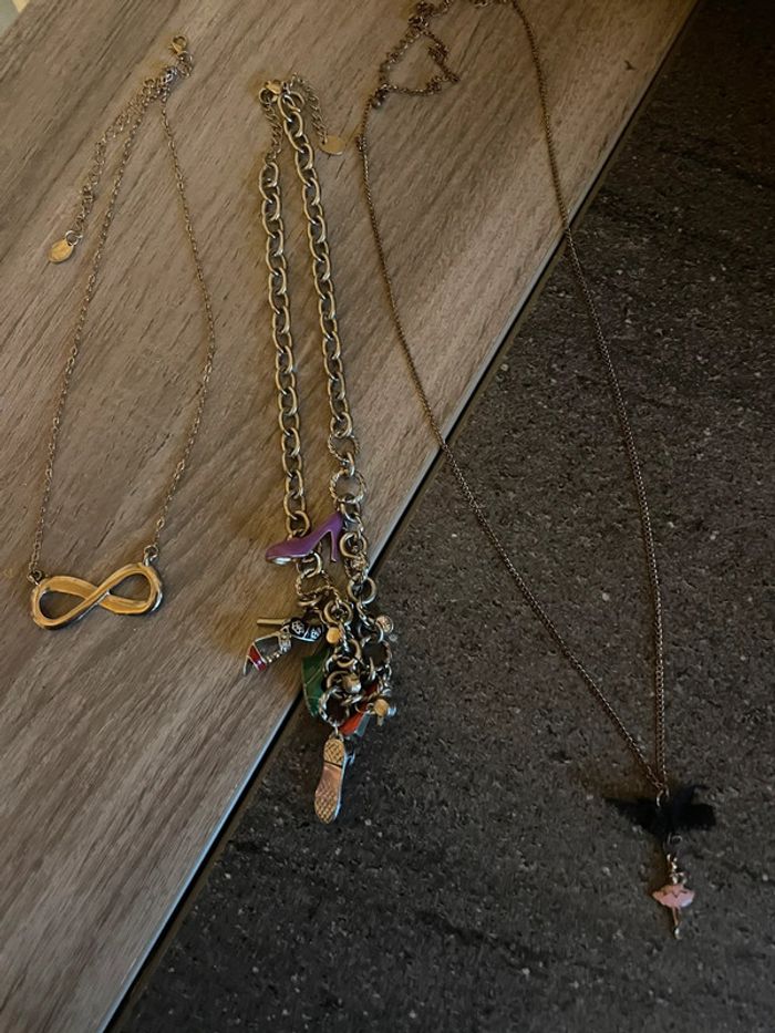 Collier Zara chaussures en très bon état, collection vintage - photo numéro 2