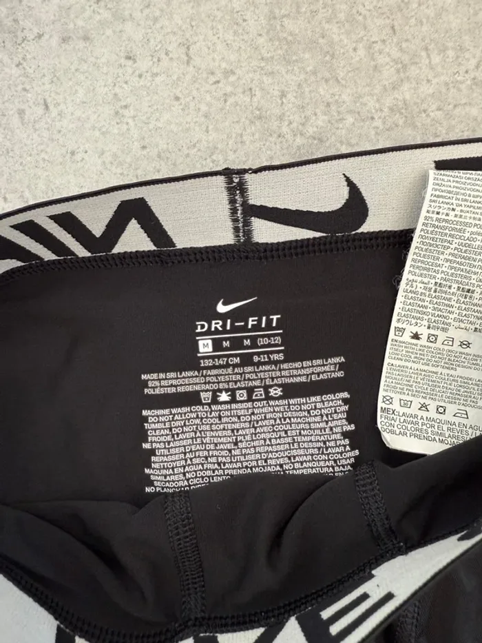 Short Nike de sport garçon gris taille 9-11 ans comme neuf - photo numéro 3