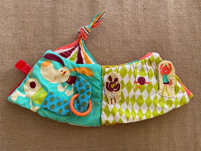 Livre en tissu d’activités cirque Lilliputiens - photo numéro 2