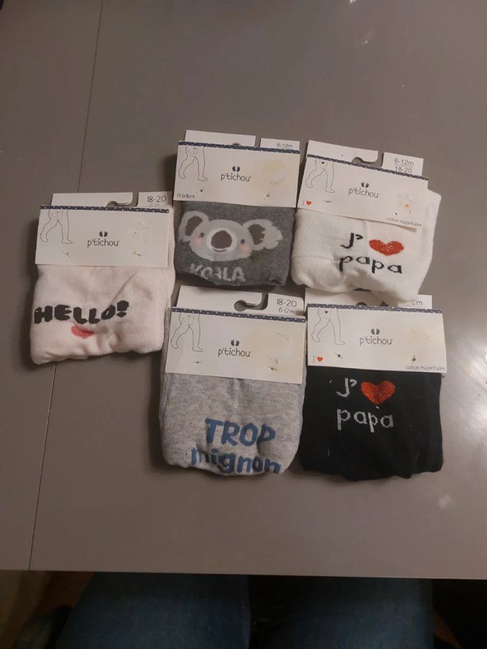 5 paires de collants 6/12 mois . 18/20