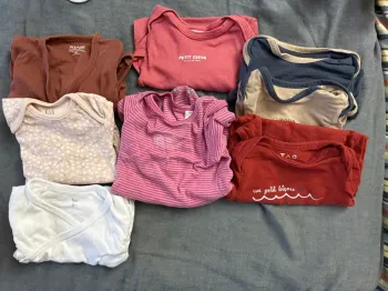 Lot de 8 bodies 6 mois manches longues