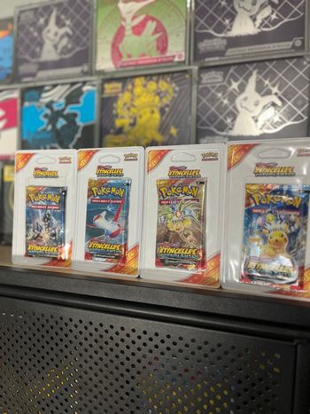 Art set blister plastique ev8 étincelles déferlantes Pokémon 