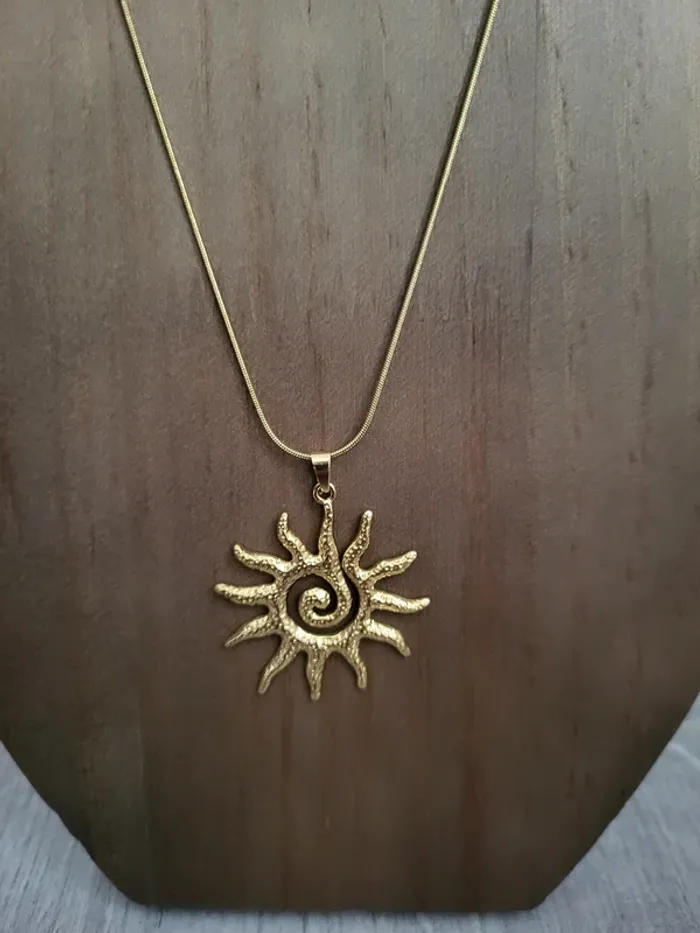 Collier acier inoxydable doré avec pendentif Soleil