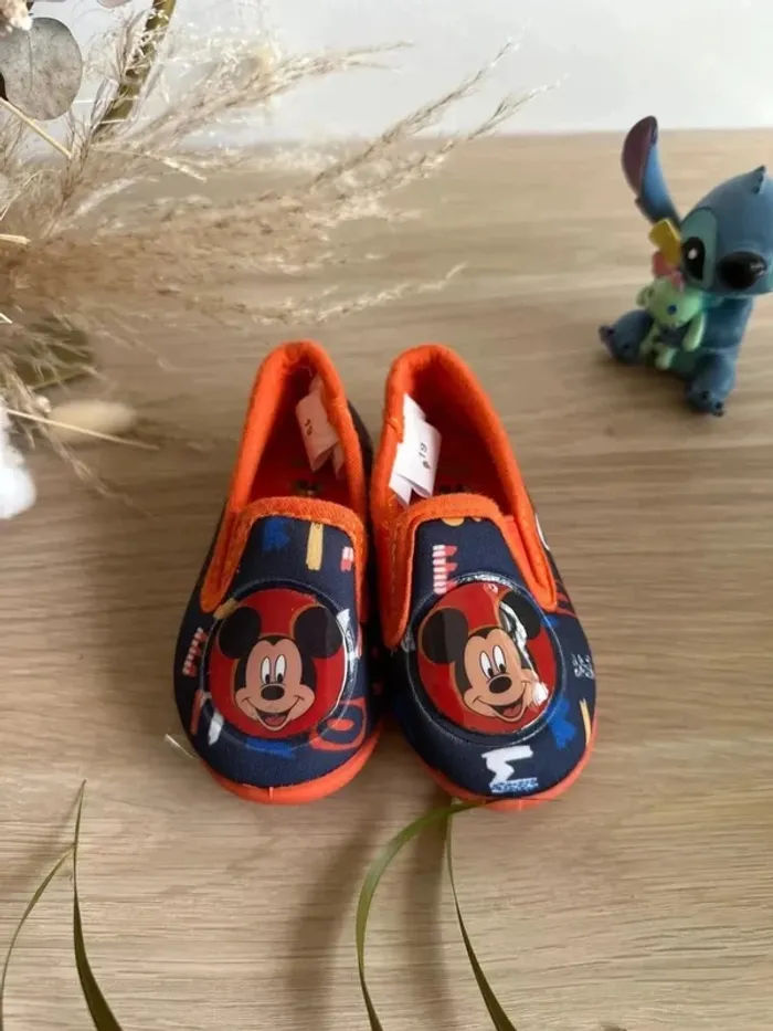 Chausson souple Disney Mickey taille 19 - photo numéro 2