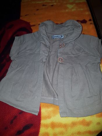 Veste manches courtes. 23 mois.