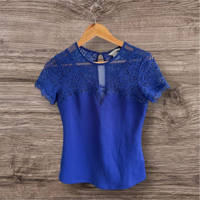 Blouse manches courtes bleu avec dentelle H&M taille 36 S