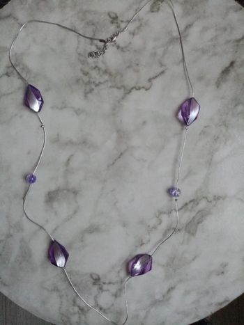 Collier fil perles violette