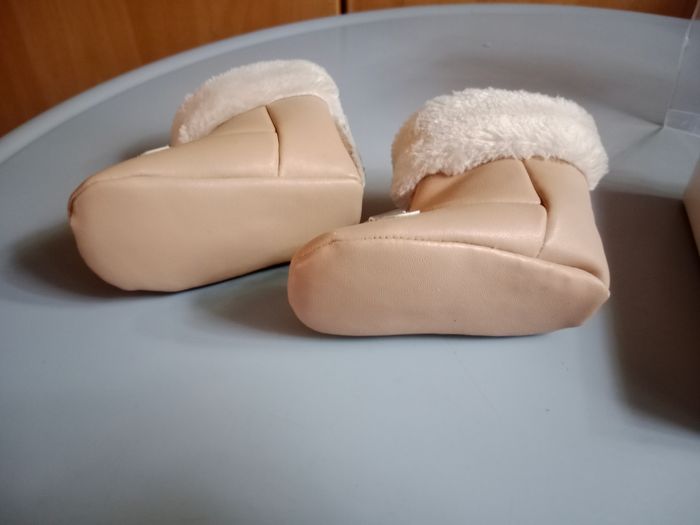 Bottines bébé cuir et moumoute taille 16 - photo numéro 3