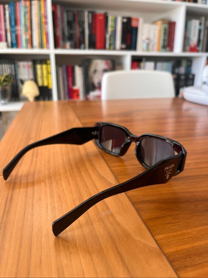 Lunettes de soleil noir Prada - photo numéro 7