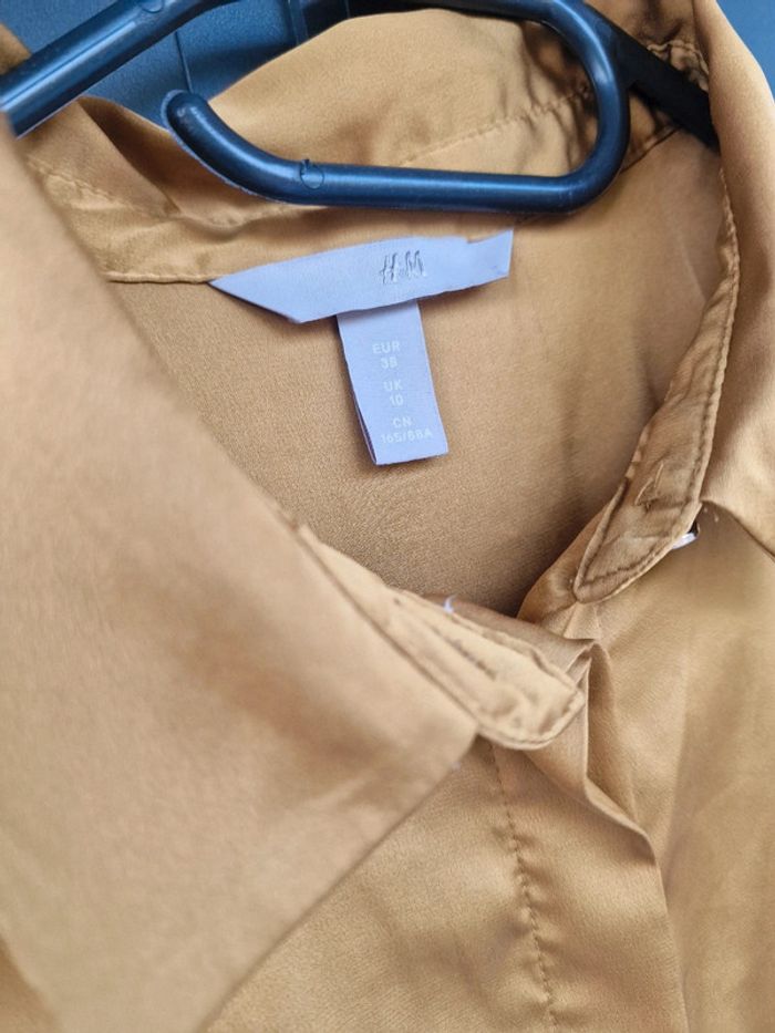Chemise satin couleur dorée h&m - photo numéro 2