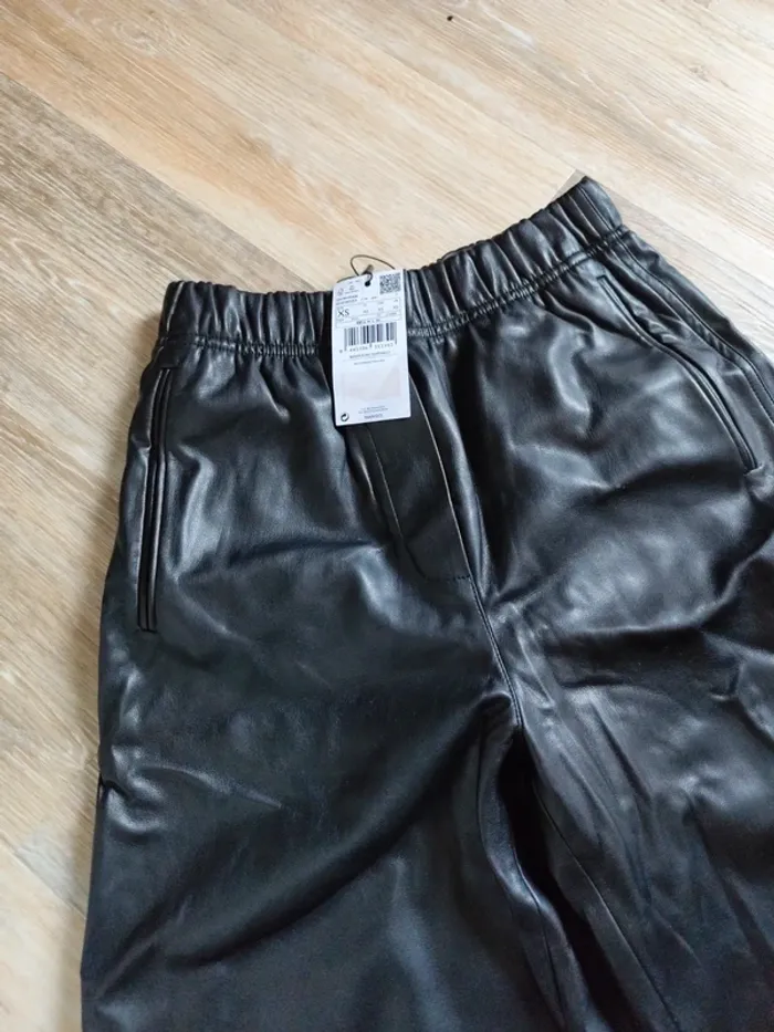 Short bermuda Mango simili cuir noir poches XS - photo numéro 2