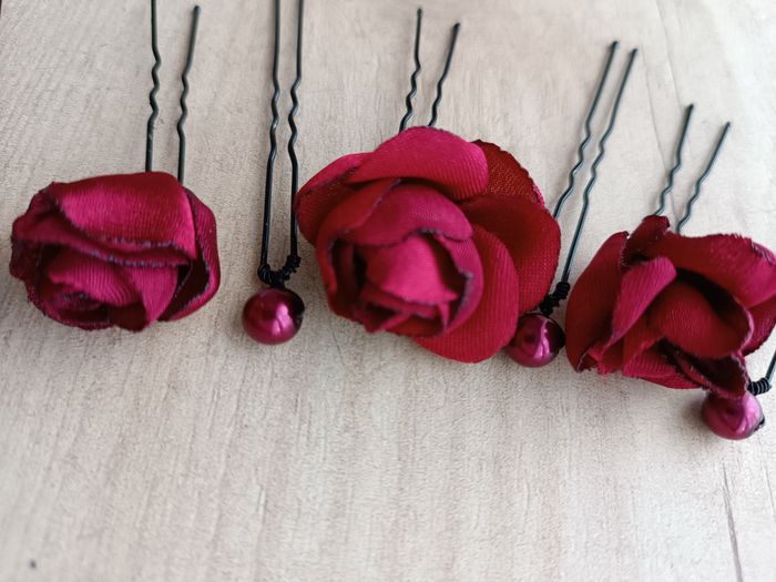 Épingles à chignon fleurs bordeaux mariage - photo numéro 5