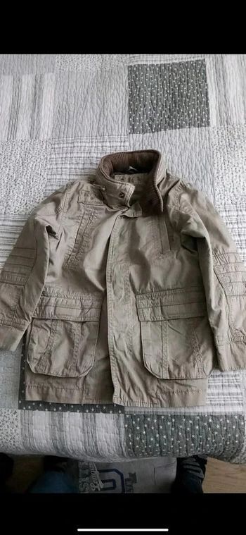 Manteau Kiabi garçon taille 5 ans en excellent état.