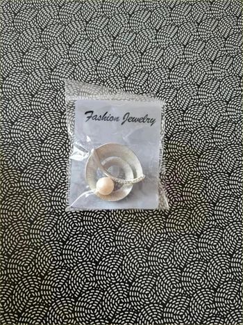 Broche avec perle et strass