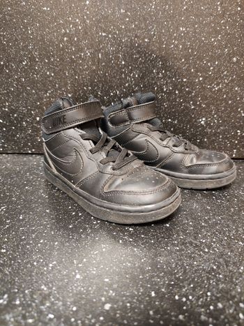 Basket enfant nike taille 28 noires